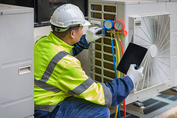 Professional Hvac technician working in Greenville, TX